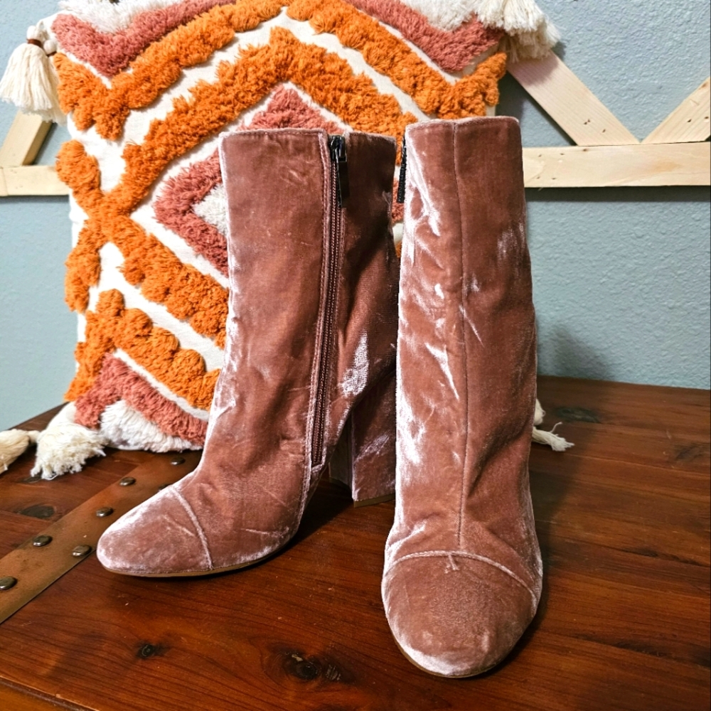 Kendall & Kylie Velvet bootie